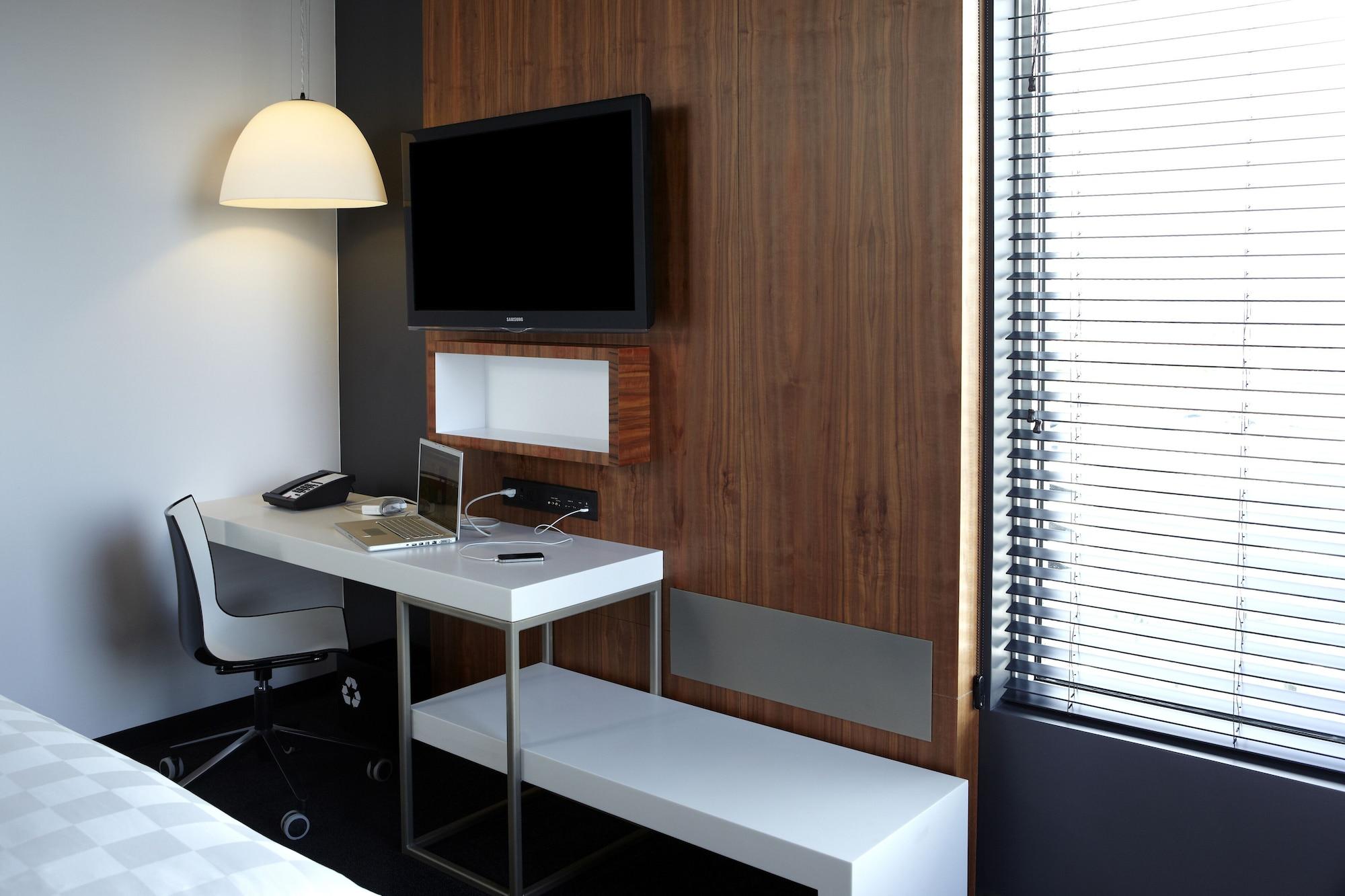 Alt Hotel Halifax Airport Enfield Bagian luar foto