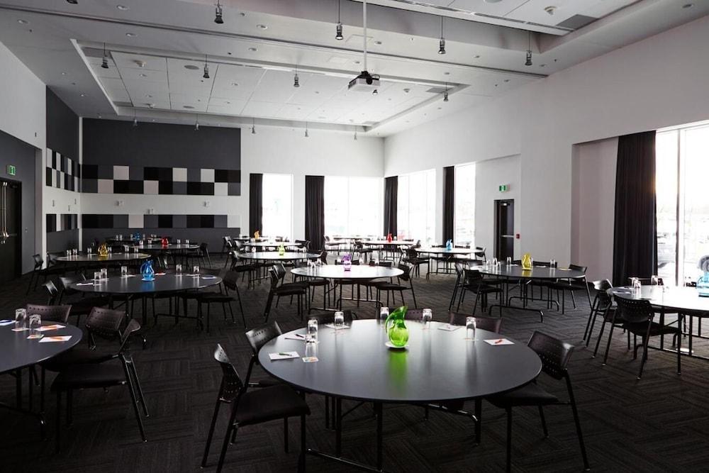 Alt Hotel Halifax Airport Enfield Bagian luar foto