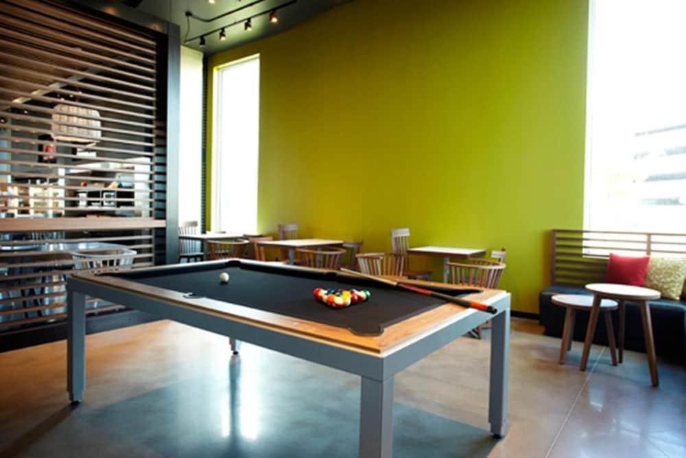 Alt Hotel Halifax Airport Enfield Bagian luar foto