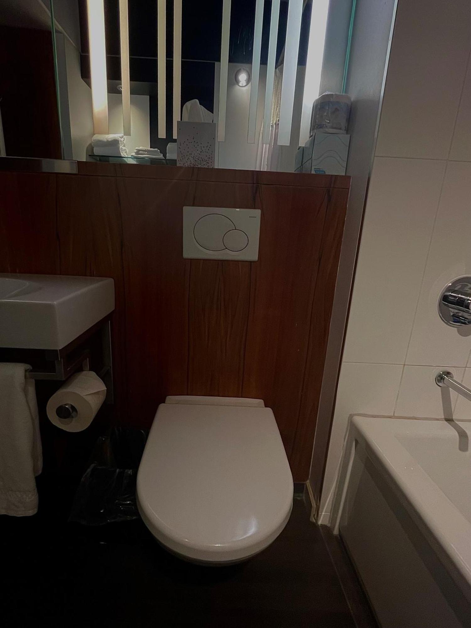 Alt Hotel Halifax Airport Enfield Bagian luar foto