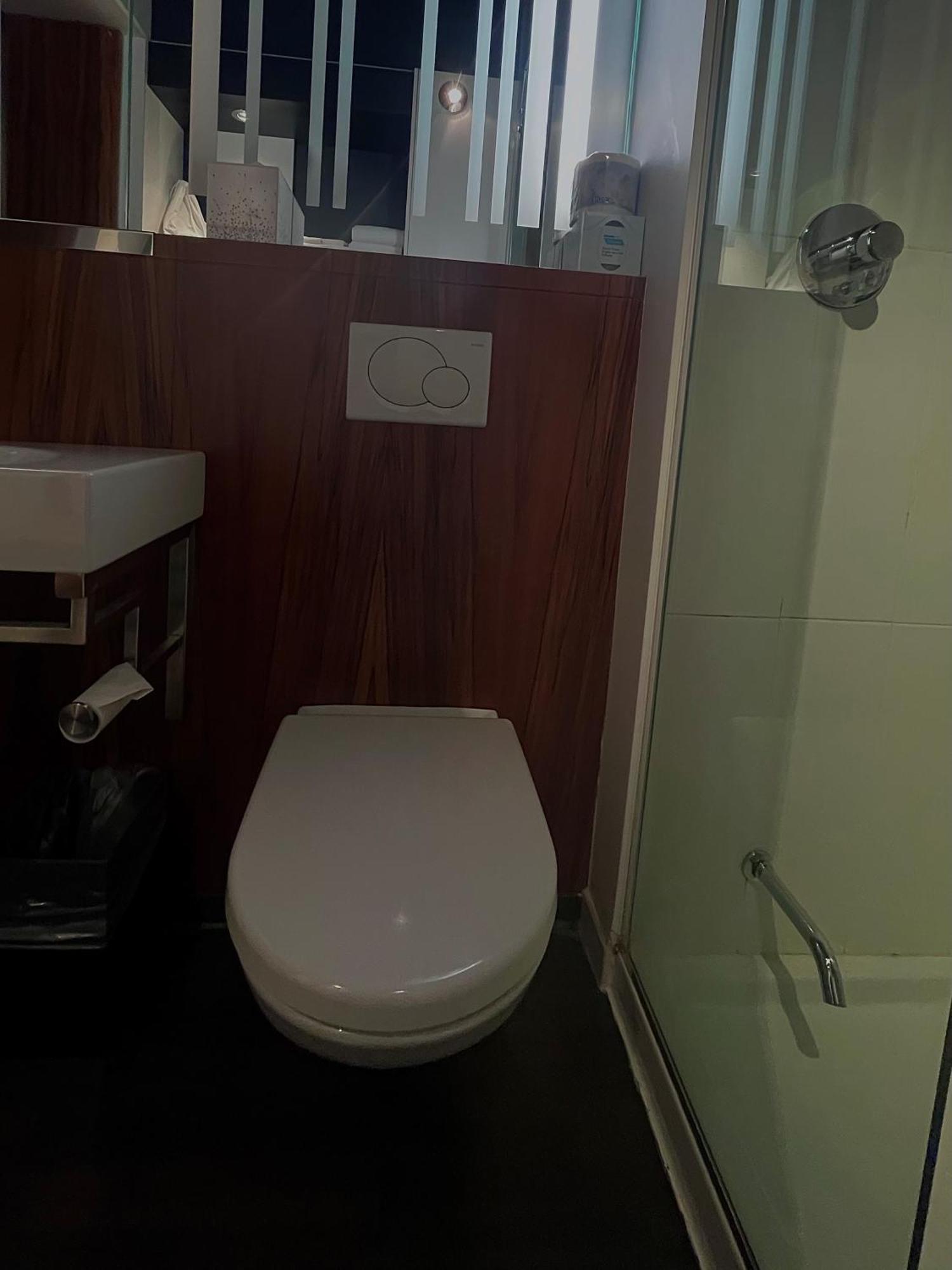 Alt Hotel Halifax Airport Enfield Bagian luar foto