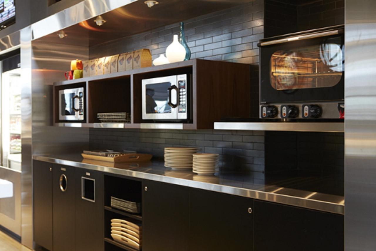 Alt Hotel Halifax Airport Enfield Bagian luar foto